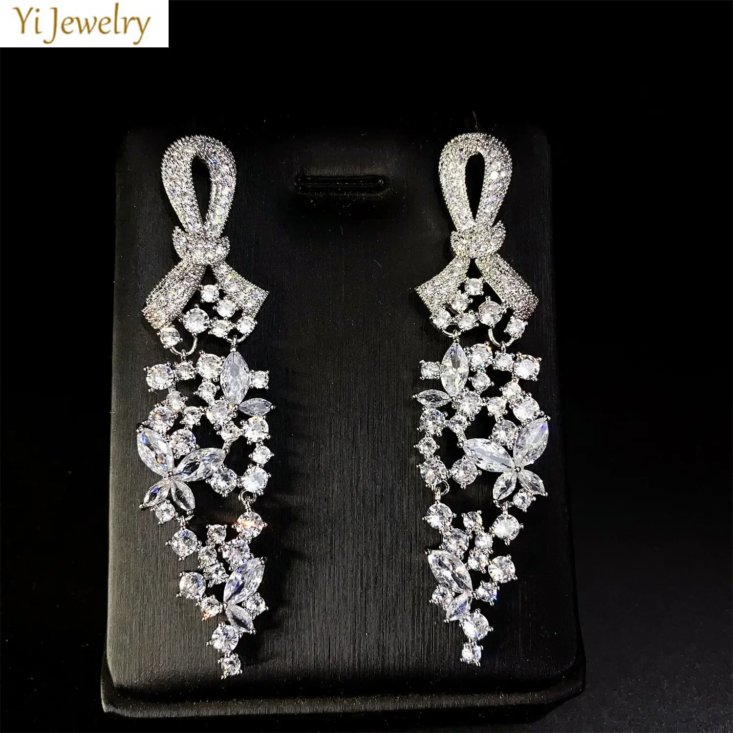 Wedding Bride Earrings Long Shiny Zircon Luxury Jewelry Bowknot Leaf Pendant Earrings for Women Gift Anniversary Gift
Wedding Bride Earrings Long Shiny Zircon Luxury Jewelry Bowknot Leaf Pendant Earrings for Women Gift Anniversary Gift