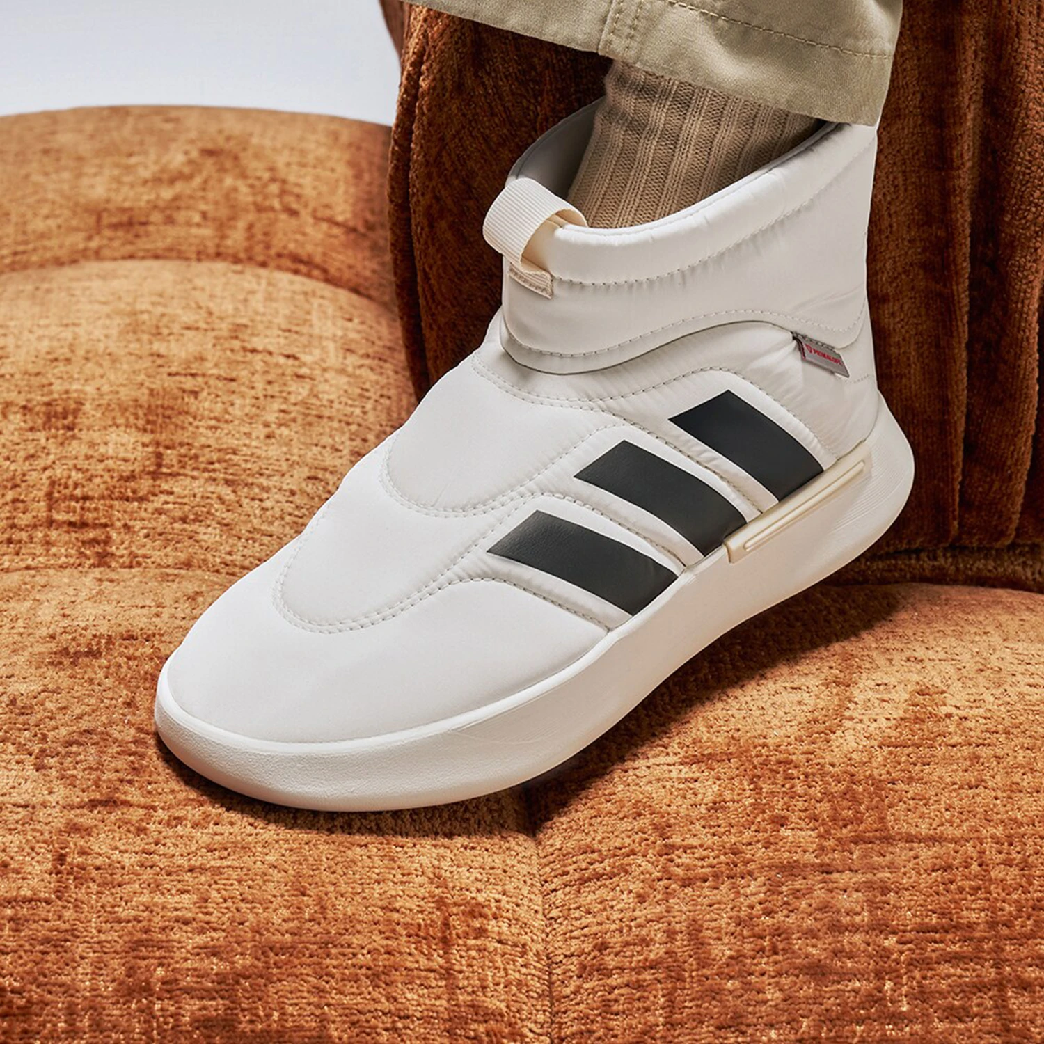 Adidas genuine ADIPUFF MID Unisex Soft Warm Casual Sneakers JR0068
Adidas genuine ADIPUFF MID Unisex Soft Warm Casual Sneakers JR0068