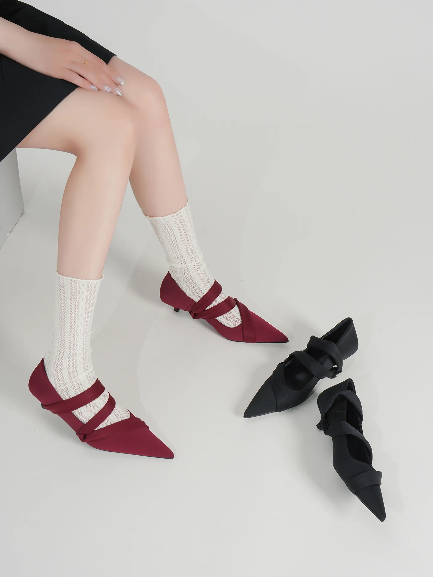 Lin Xiangwan High Heels Black Pointed Toe Hollow out Minimalist Design Sexy Single Shoes Fashionable Glue-Welding Craft Rubbe...
Lin Xiangwan High Heels Black Pointed Toe Hollow out Minimalist Design Sexy Single Shoes Fashionable Glue-Welding Craft Rubbe...