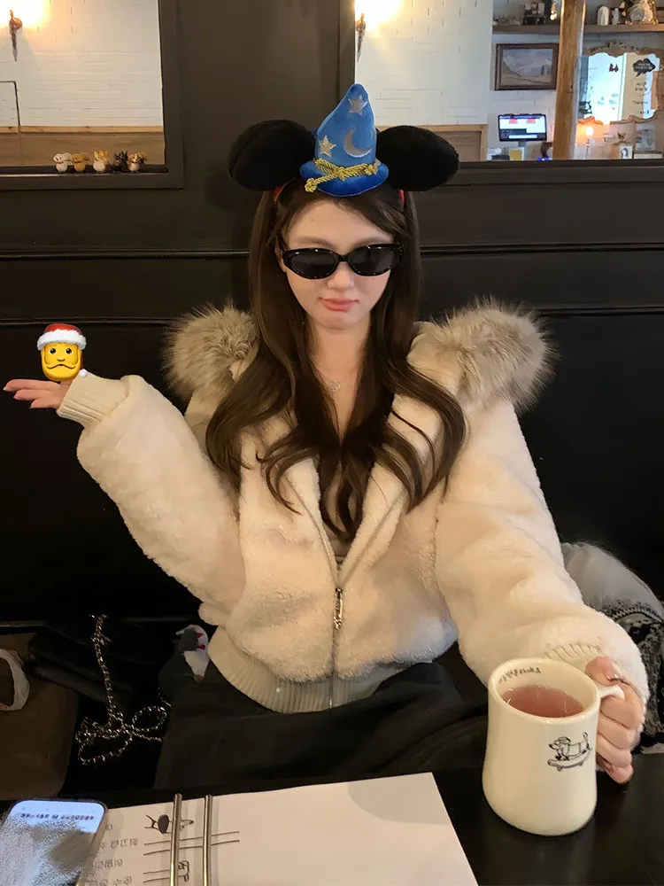 2025 Winter Thiened ort Lamb Fur Jaet Women's Casual Loose Fit Coat with Hood Warm Plu Coat Faionable Winter Outerwear
2025 Winter Thiened ort Lamb Fur Jaet Women's Casual Loose Fit Coat with Hood Warm Plu Coat Faionable Winter Outerwear