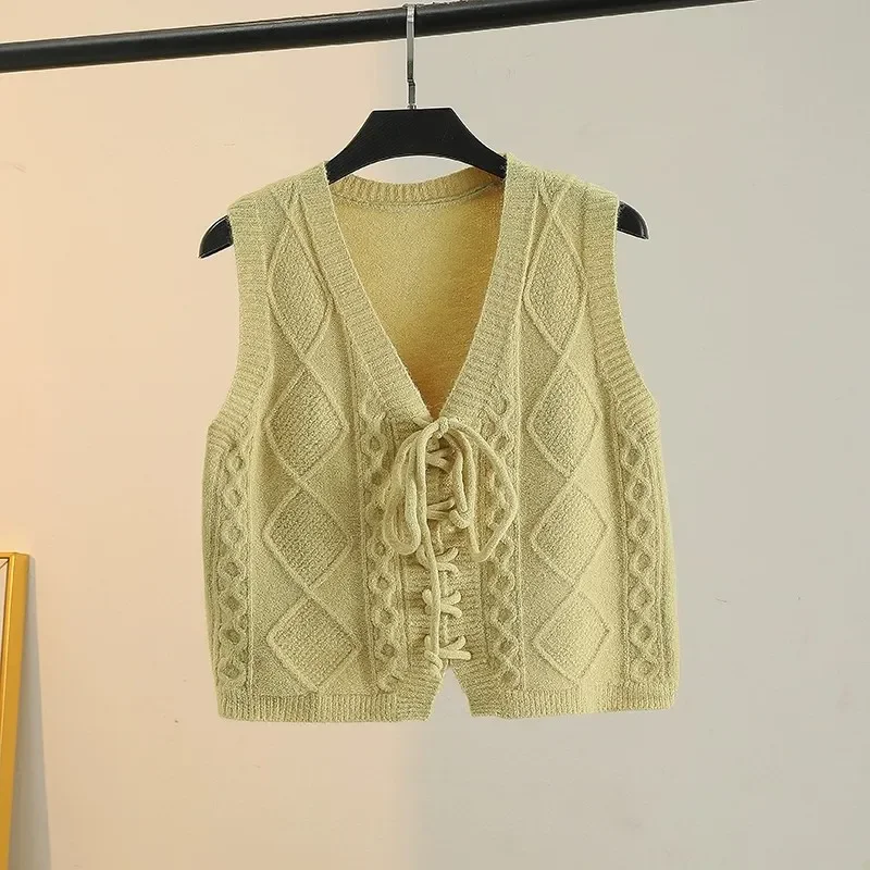 2025 New Autumn Lace-Up Knitted Vest Waistcoat Female Fashion V-Neck Sleeveless Jacket Short Sweater Clothing Women Tops T1118
2025 New Autumn Lace-Up Knitted Vest Waistcoat Female Fashion V-Neck Sleeveless Jacket Short Sweater Clothing Women Tops T1118