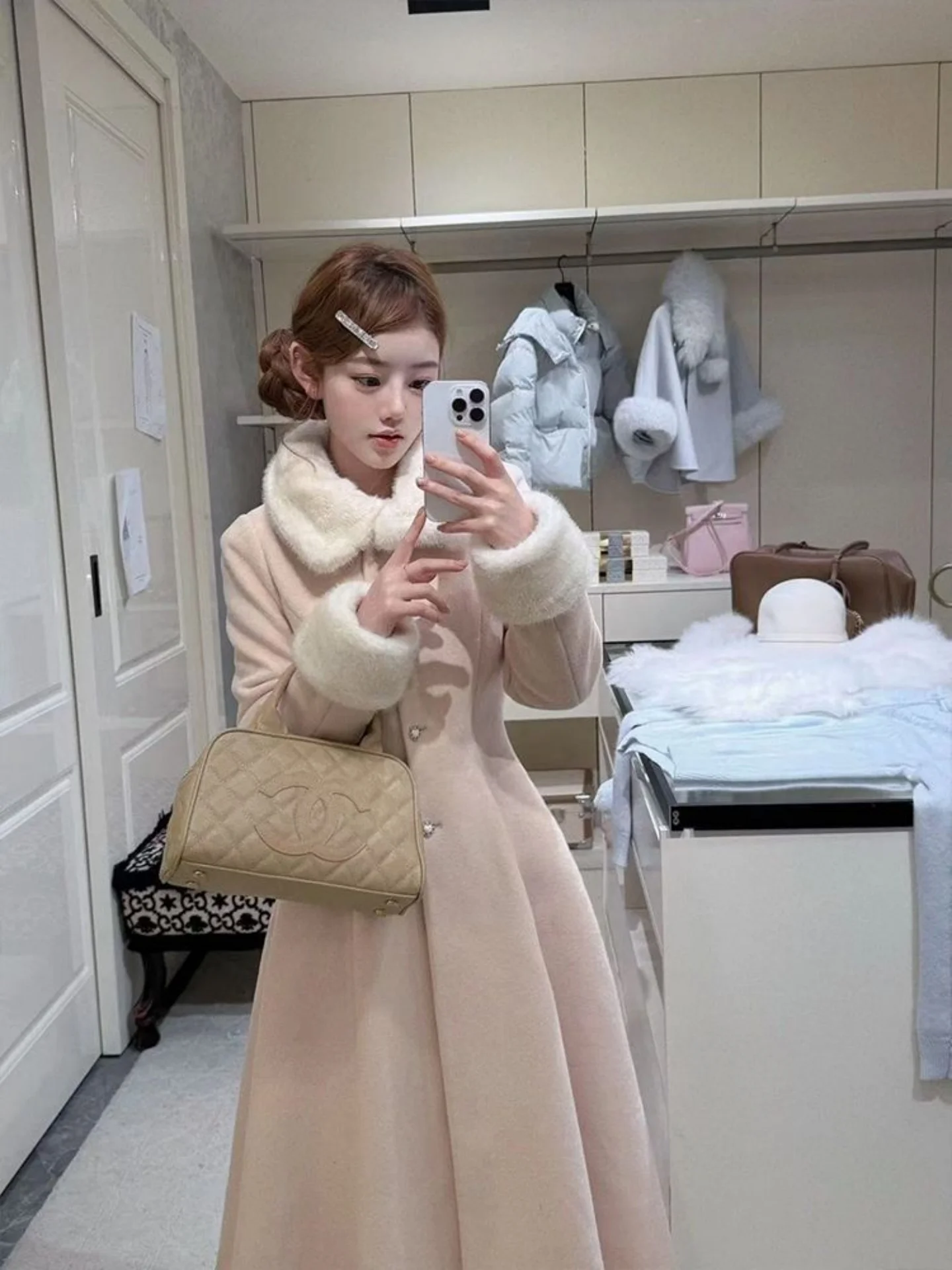 Elegant Long Thickened Woolen Coat Women's Fashion Princess Style Slim Fit Coat with Fur Collar Sweet Style Winter Outerwear
Elegant Long Thickened Woolen Coat Women's Fashion Princess Style Slim Fit Coat with Fur Collar Sweet Style Winter Outerwear