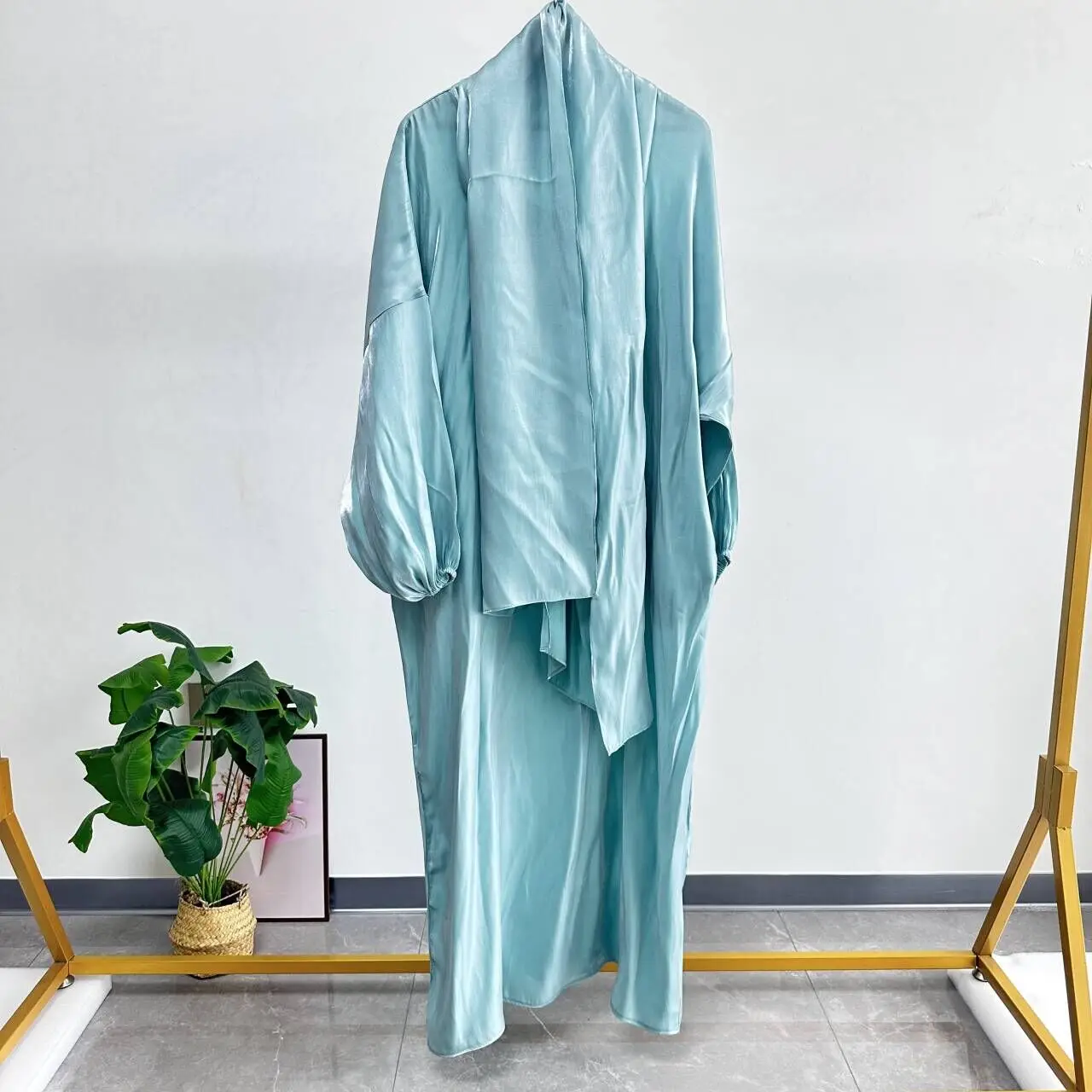Ramadan Muslim Women Shiny Satin Abaya Scarf Robe Turkey Kaftan Kebaya Eid Djellaba Islam Clothing Morocco Caftan Femme Robe New
Ramadan Muslim Women Shiny Satin Abaya Scarf Robe Turkey Kaftan Kebaya Eid Djellaba Islam Clothing Morocco Caftan Femme Robe New