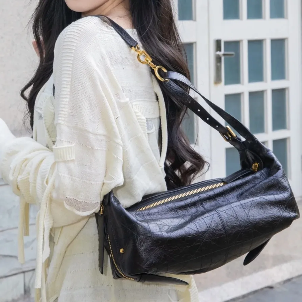 Cowhide Handbag Real Leather Dumpling Bag Crossbody Shoulder Bag for Women Traveling Commuting Top Layer
Cowhide Handbag Real Leather Dumpling Bag Crossbody Shoulder Bag for Women Traveling Commuting Top Layer