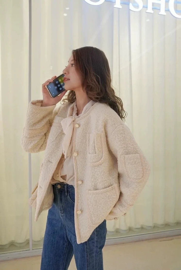 2025 New Design Heavy Worked Slimming Woolen Long Sleeve Waist Cinched Coat Australian Style Commute Straight Tube Pure Color
2025 New Design Heavy Worked Slimming Woolen Long Sleeve Waist Cinched Coat Australian Style Commute Straight Tube Pure Color