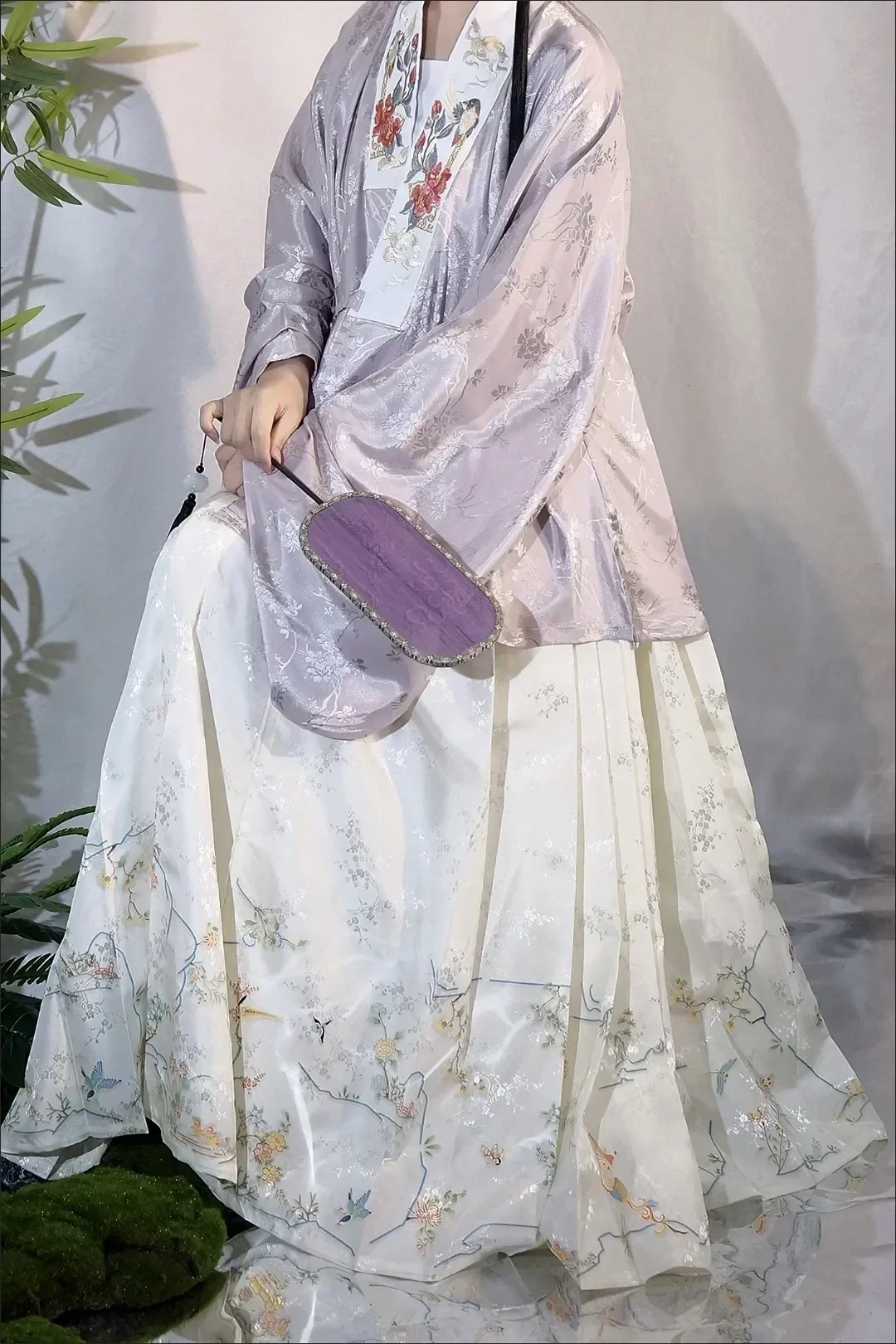 Оригинальная женская юбка Hanfu с конским лицом династии Мин для повседневной носки с элегантной весенней юбкой в стиле феи, юбка Mamian
Оригинальная женская юбка Hanfu с конским лицом династии Мин для повседневной носки с элегантной весенней юбкой в стиле феи, юбка Mamian