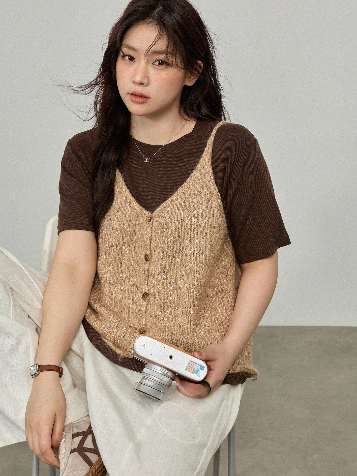 plus Size Knitted Sleeveless Vest Women's Fashion Casual Style Breathable Short Sleeve round Neck Single Button Closure Vest
plus Size Knitted Sleeveless Vest Women's Fashion Casual Style Breathable Short Sleeve round Neck Single Button Closure Vest