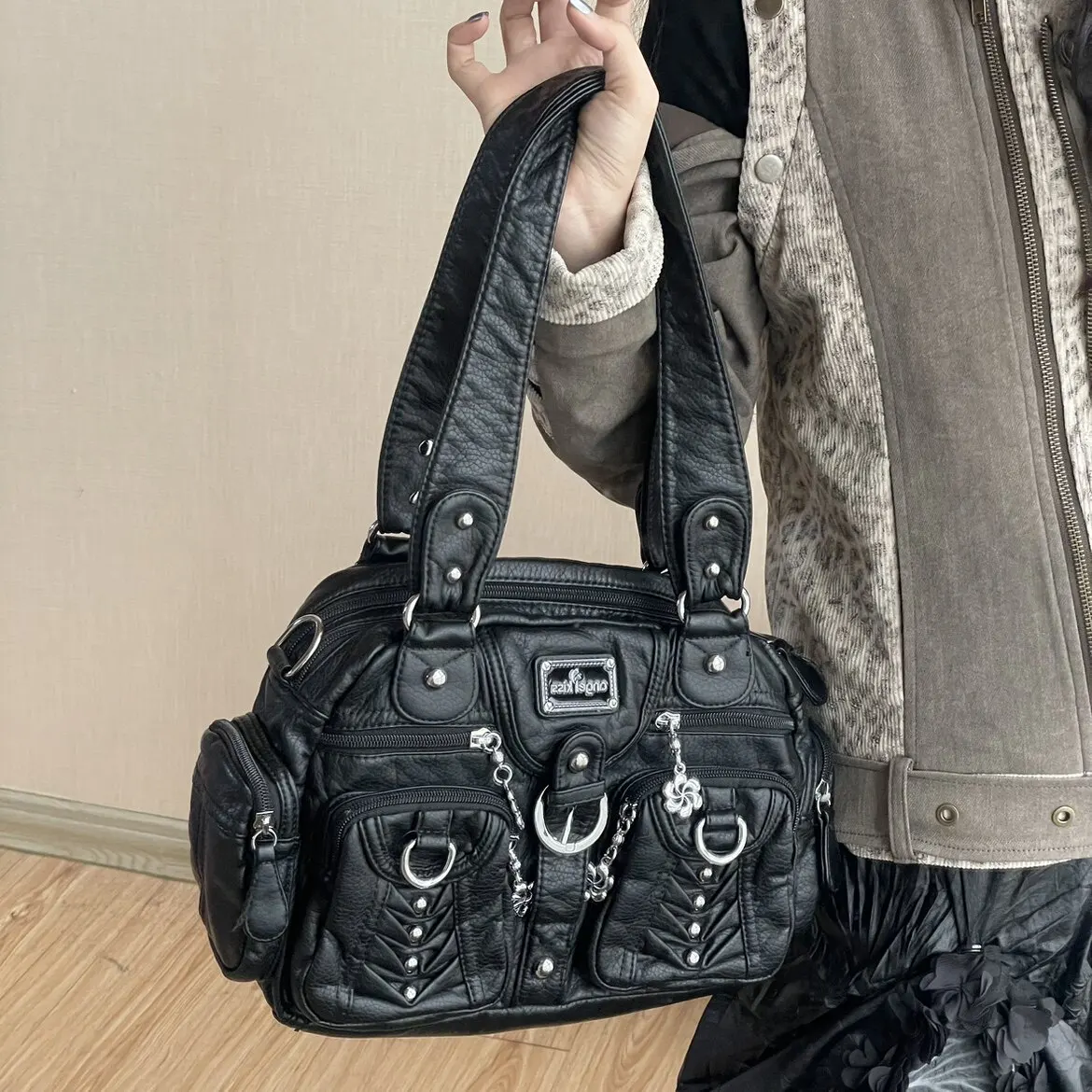 Angel's Kiss Y2K Retro Underarm Crossbody Bag for Women PU Leather Handbag Shoulder Purse Subculture Hot Girl Phone Wallet Tote
Angel's Kiss Y2K Retro Underarm Crossbody Bag for Women PU Leather Handbag Shoulder Purse Subculture Hot Girl Phone Wallet Tote