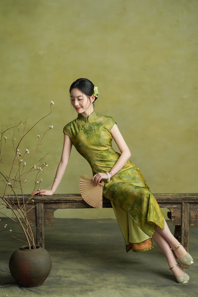 Green Bamboo Jacquard Satin Long Qipao Women Girls' Short Sleeved Young Qipao Dress
Green Bamboo Jacquard Satin Long Qipao Women Girls' Short Sleeved Young Qipao Dress
