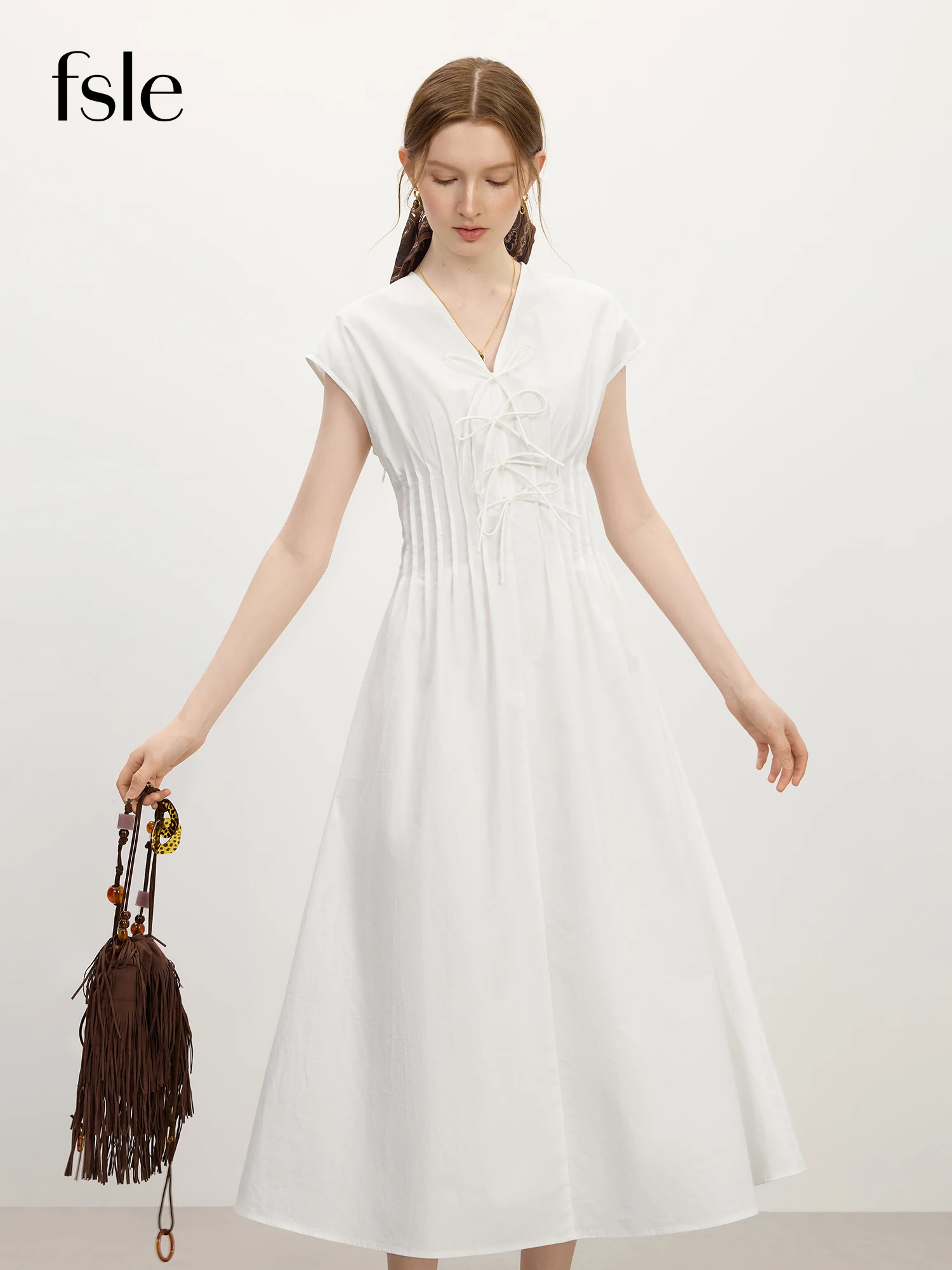 FSLE White V-neck Dresses Bow Tie Waist-defined Dress V-neck Female Summer 2025 New 25FS12750
FSLE White V-neck Dresses Bow Tie Waist-defined Dress V-neck Female Summer 2025 New 25FS12750