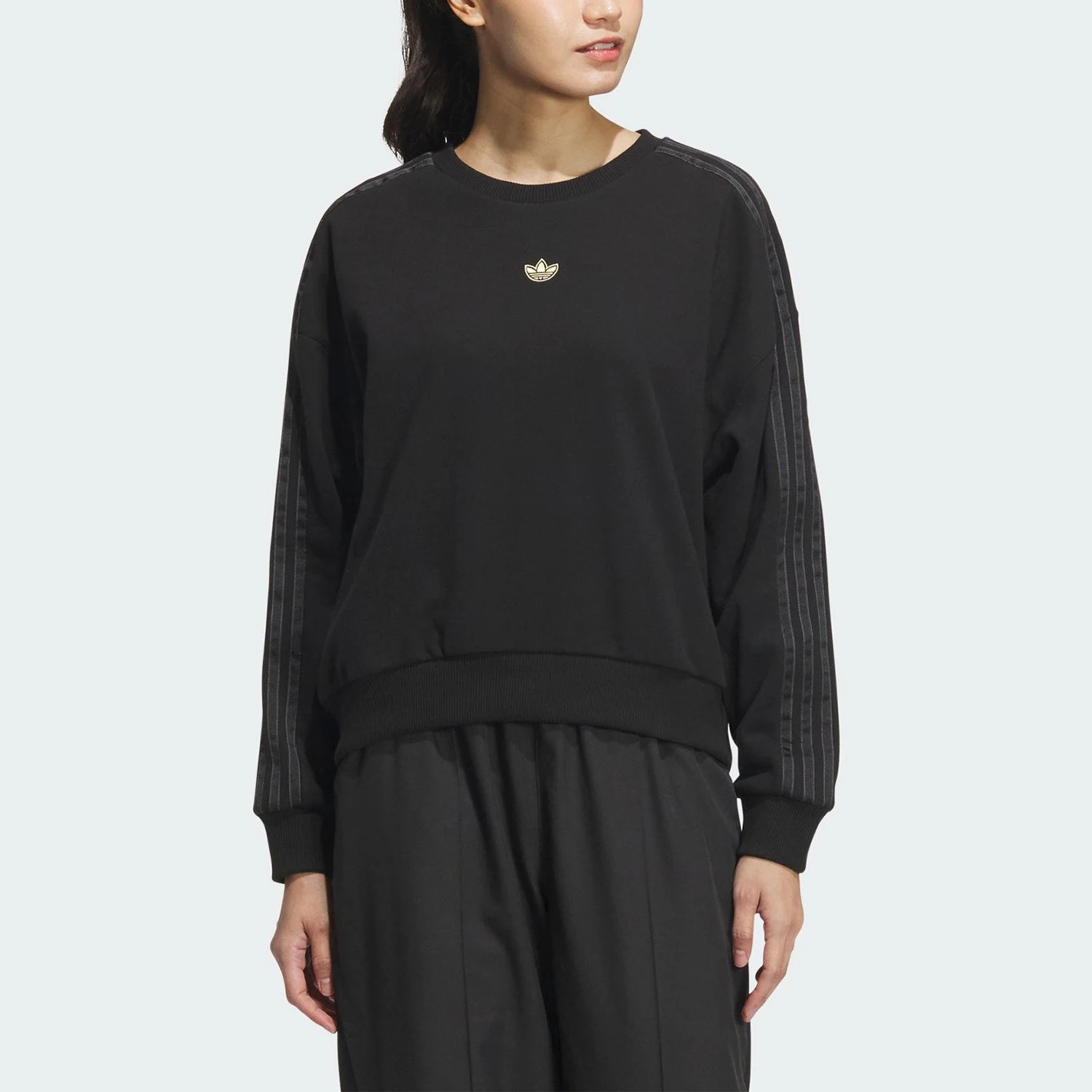 Adidas подлинный женский вязаный повседневный пуловер с круглым вырезом в три полоски KB1924
Adidas подлинный женский вязаный повседневный пуловер с круглым вырезом в три полоски KB1924