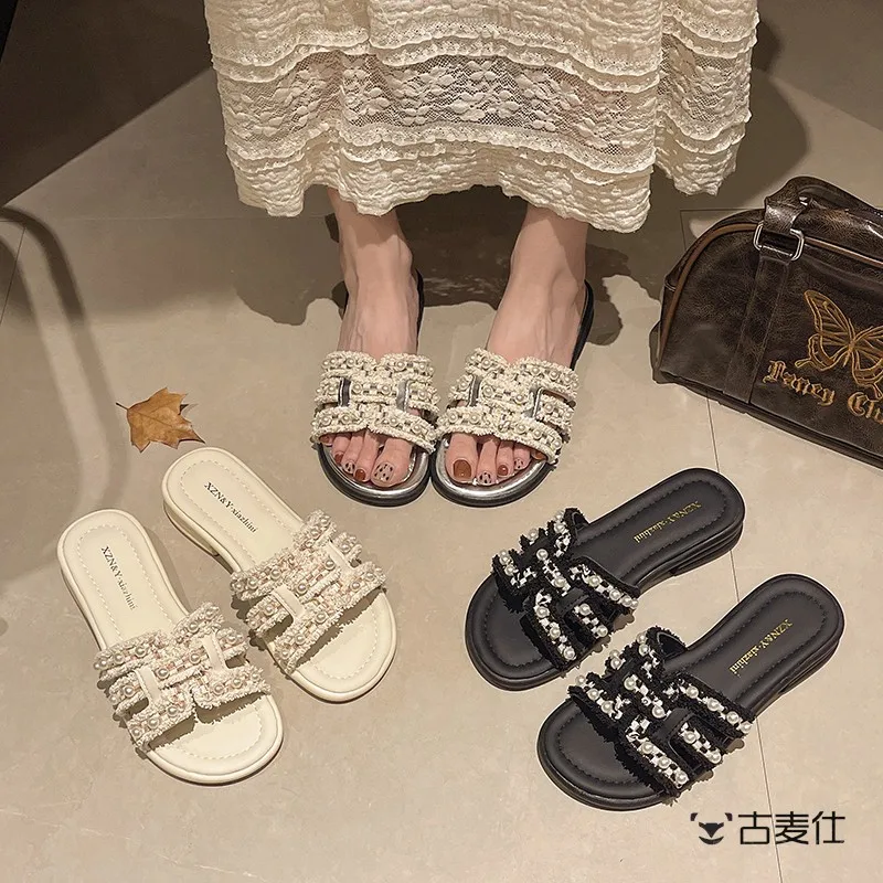 Stunning Fairy Tale Flat Bottom Sandals Women's Summer Outdoor Wear New Fashion Pearl One Strap Beach Casual Slip-On Shoes
Stunning Fairy Tale Flat Bottom Sandals Women's Summer Outdoor Wear New Fashion Pearl One Strap Beach Casual Slip-On Shoes
