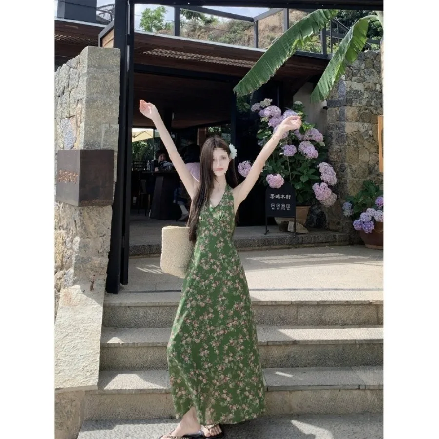 【New style】Retro green floral hanging neck dress women's summer French vacation style dress V-neck waist temperament a-line lon
【New style】Retro green floral hanging neck dress women's summer French vacation style dress V-neck waist temperament a-line lon