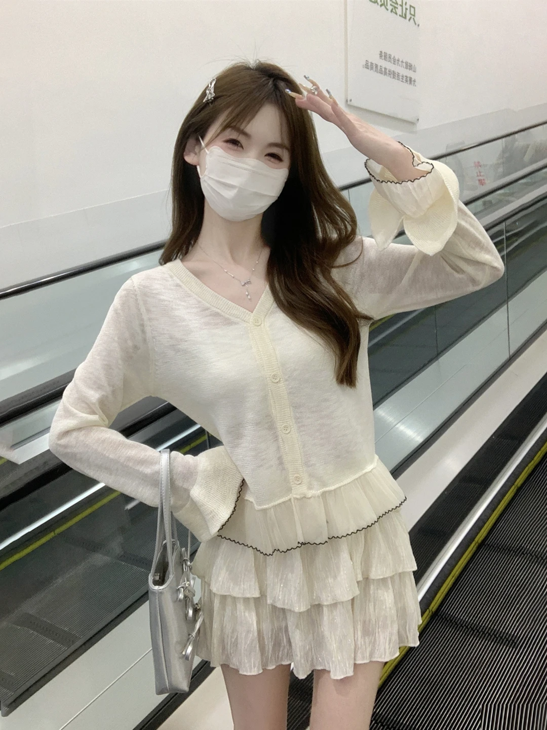 Korean Style V-Neck Long Sleeve Bell Sleeve Knitted Shirt Women's Spring New Fashion Chiffon Knitted Top Pastel Color
Korean Style V-Neck Long Sleeve Bell Sleeve Knitted Shirt Women's Spring New Fashion Chiffon Knitted Top Pastel Color