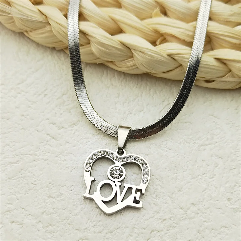 Vintage Crystal Love Heart Choker Pendant Necklaces for Women Stainless Steel Gold Plated Rhinestones Necklaces Jewelry collares
Vintage Crystal Love Heart Choker Pendant Necklaces for Women Stainless Steel Gold Plated Rhinestones Necklaces Jewelry collares