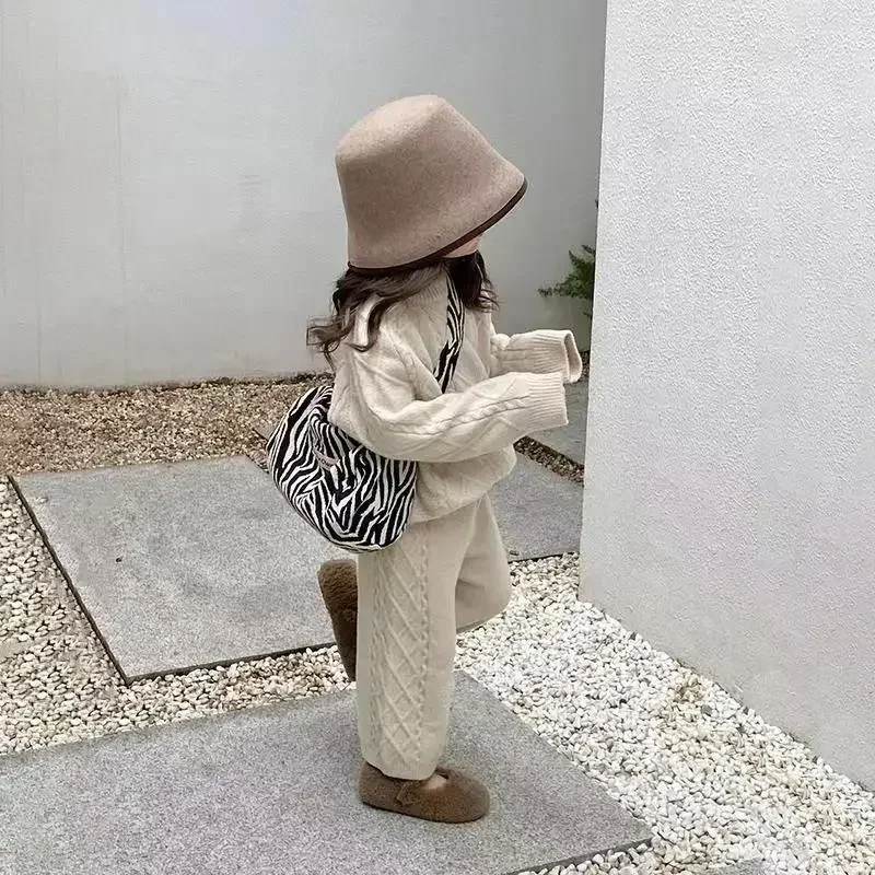 Fashion Girl Vintage Thickened Knitted Sweater Set Autumn Winter Child Retro Sweater+Wide-Leg Pants 2PCS Baby Girl Clothes Sets
Fashion Girl Vintage Thickened Knitted Sweater Set Autumn Winter Child Retro Sweater+Wide-Leg Pants 2PCS Baby Girl Clothes Sets