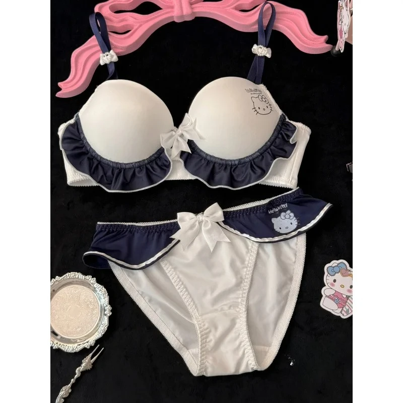 Japanese-style Kitty Printed Underwear Set, Wireless, Comfortable and Sweet, Breathable Bra Set for Teenage Students.
Japanese-style Kitty Printed Underwear Set, Wireless, Comfortable and Sweet, Breathable Bra Set for Teenage Students.