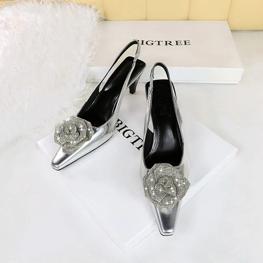New Light Luxury Banquet Women's High Heels Shallow Mouth Pointed Hollow And Tripod With Water Diamond Flower Single Women Pumps
New Light Luxury Banquet Women's High Heels Shallow Mouth Pointed Hollow And Tripod With Water Diamond Flower Single Women Pumps