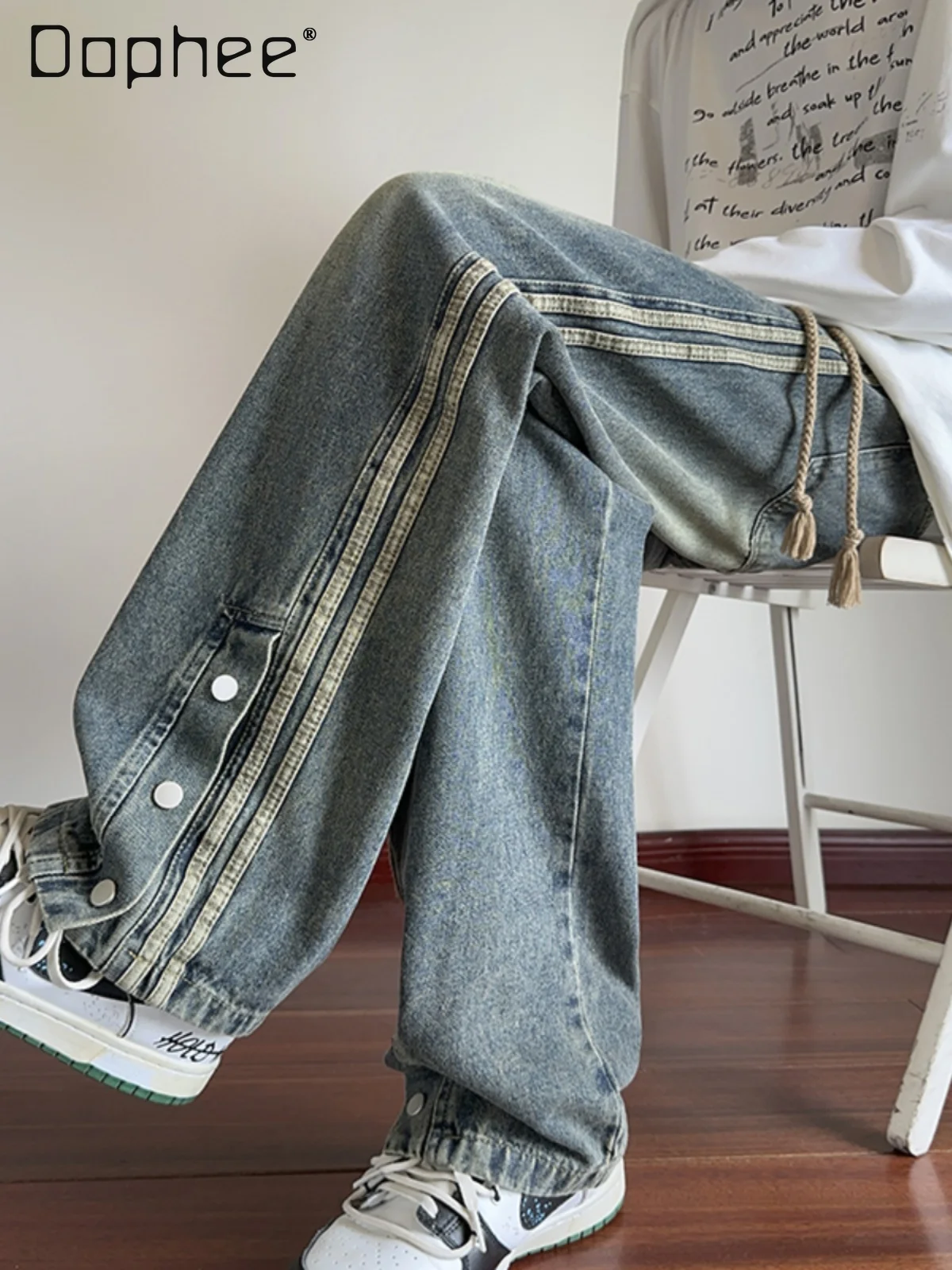 2025 Spring and Autumn New Men's Striped Button Blue Jeans Washed Trendy Loose Design Casual Lace-Up Wide-Leg Pants
2025 Spring and Autumn New Men's Striped Button Blue Jeans Washed Trendy Loose Design Casual Lace-Up Wide-Leg Pants