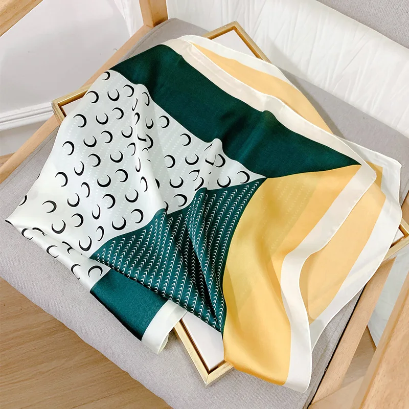 2022 Style Sunscreen Headcloth Four Seasons 70X70CM Silk Scarf Fashion Travel Beach Scarves Female Popular Print Small Kerchief
2022 Style Sunscreen Headcloth Four Seasons 70X70CM Silk Scarf Fashion Travel Beach Scarves Female Popular Print Small Kerchief