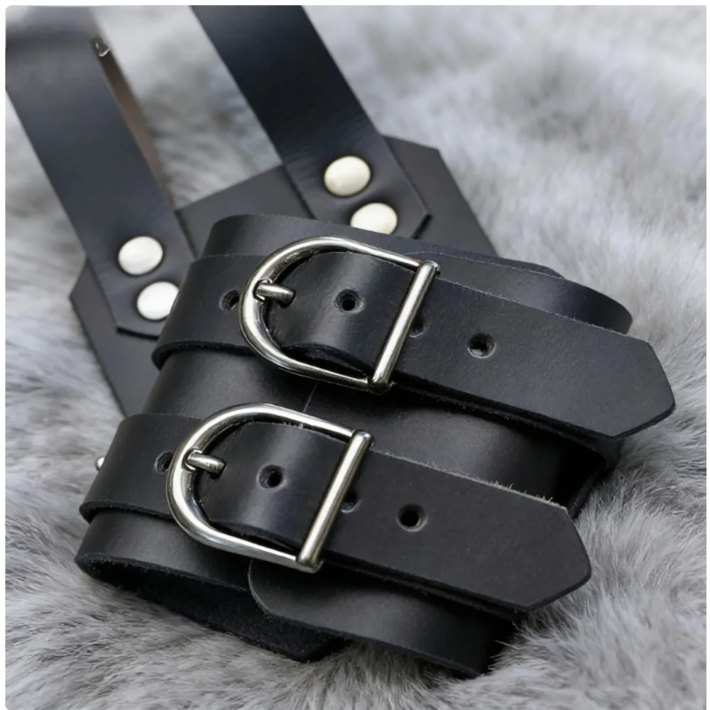 Medieval 45 Degree Sword Hanging Belt Metal Buckle for LARP Cosplay Performance
Medieval 45 Degree Sword Hanging Belt Metal Buckle for LARP Cosplay Performance