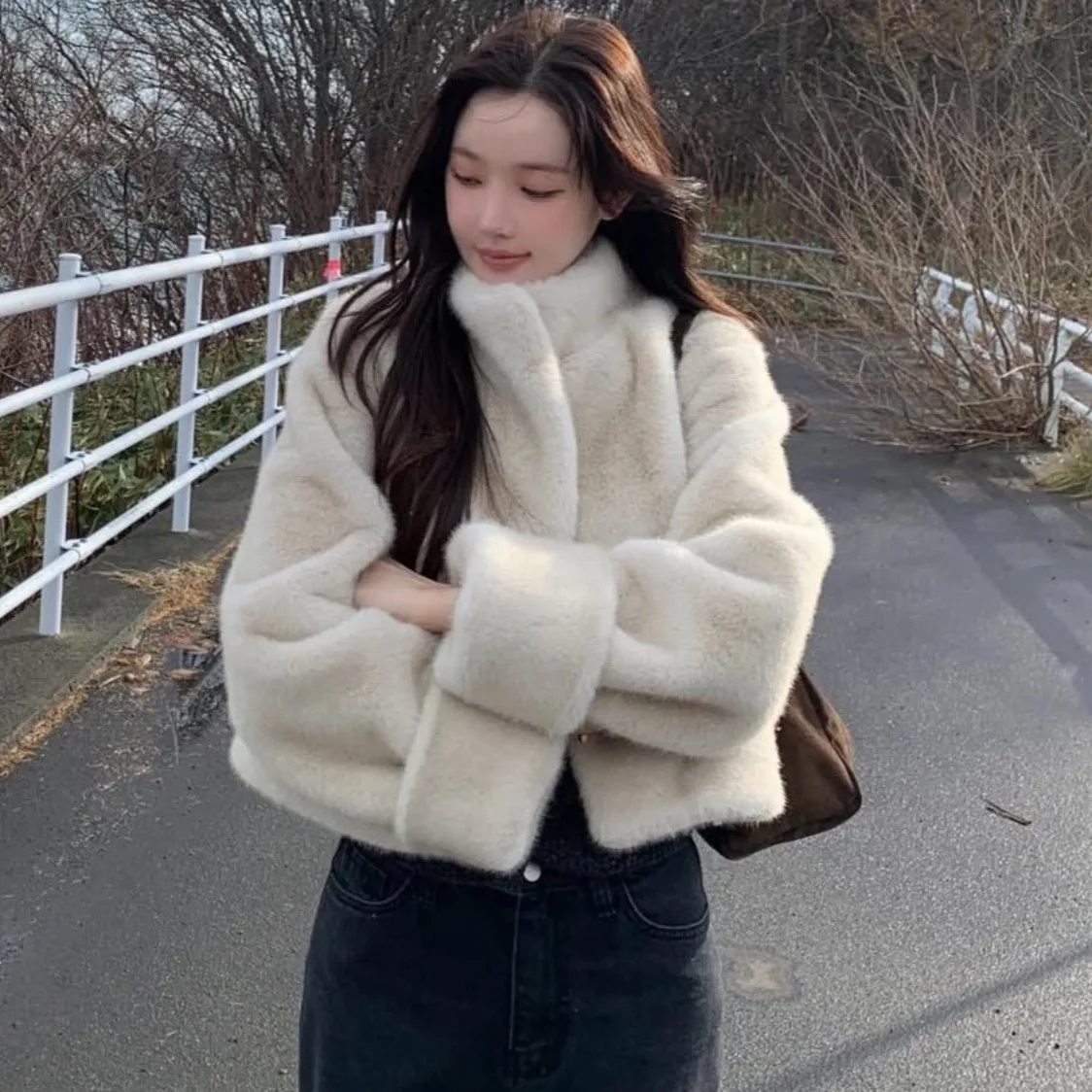 Chic Women's ort Fur Jaet Stand Collar Warmth Simulation Leather Coat New Arrival Winter Faion Versatile Stand Fit
Chic Women's ort Fur Jaet Stand Collar Warmth Simulation Leather Coat New Arrival Winter Faion Versatile Stand Fit