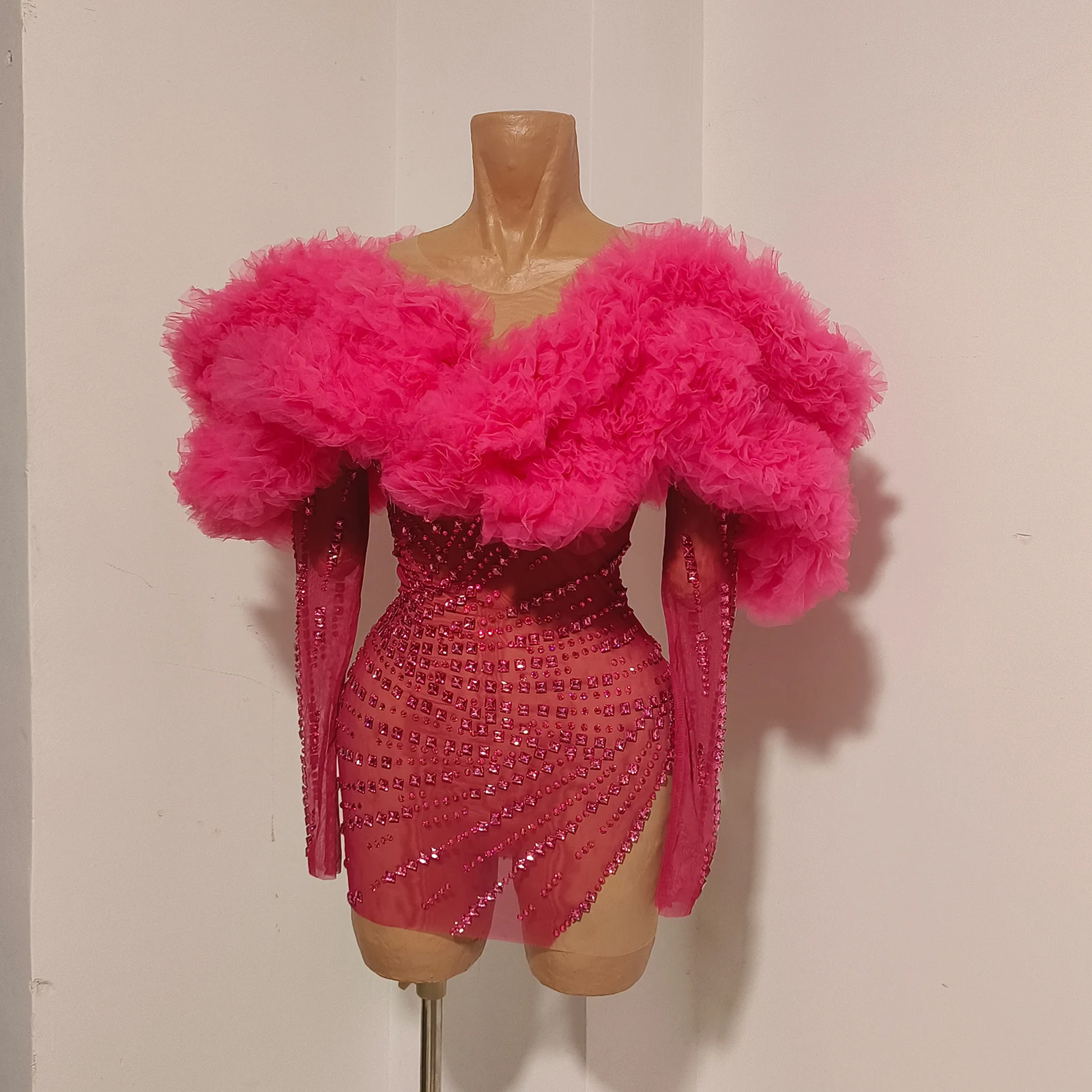 Sexy New Pink Mesh Rhinestone See-through Skirt Party Birthday Drag Queen Outfit Performance Stage Evening Prom Music Festival
Sexy New Pink Mesh Rhinestone See-through Skirt Party Birthday Drag Queen Outfit Performance Stage Evening Prom Music Festival