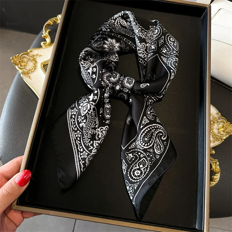 Новый 70*70 см модный носовой платок, шейный шарф для женщин, шаль, шелковая атласная повязка для волос, женская квадратная повязка на голову, бандана, платки на голову
Новый 70*70 см модный носовой платок, шейный шарф для женщин, шаль, шелковая атласная повязка для волос, женская квадратная повязка на голову, бандана, платки на голову