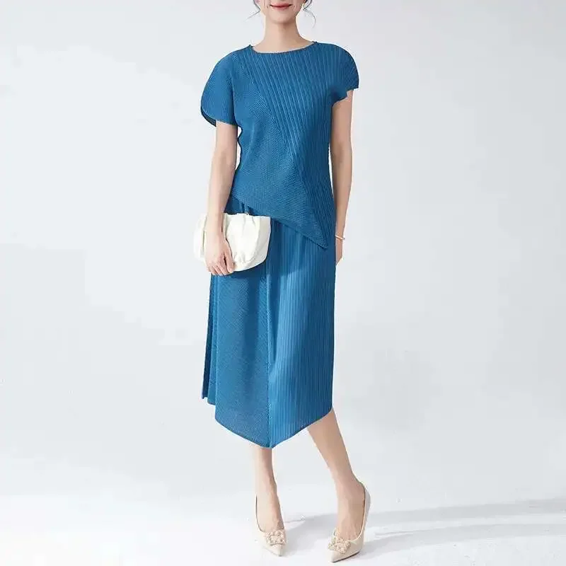 Miyake 2025 Summer New Fashion Casual Design Sense Pleated Two-piece Women's Loose Irregular Top Elastic Waist Half-body Skirt
Miyake 2025 Summer New Fashion Casual Design Sense Pleated Two-piece Women's Loose Irregular Top Elastic Waist Half-body Skirt
