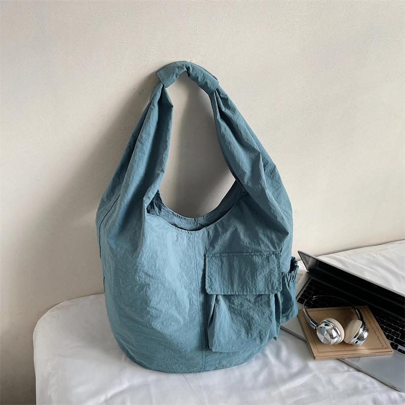 Нейлоновая однотонная сумка-тоут большой вместимости, повседневные универсальные сумки 2024, лидер продаж для женщин, осенние новые сумки на плечо для поездок на работу
Нейлоновая однотонная сумка-тоут большой вместимости, повседневные универсальные сумки 2024, лидер продаж для женщин, осенние новые сумки на плечо для поездок на работу