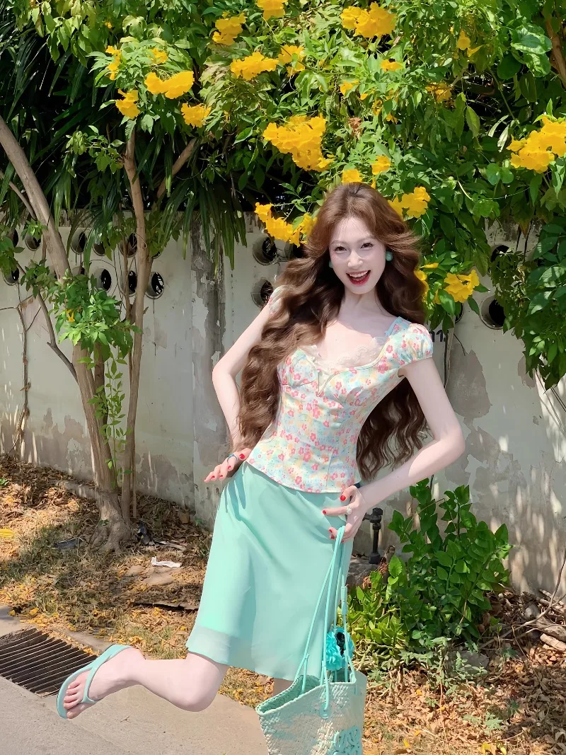 Sexy Suit Women's Summer Floral Lace Short-sleeved T-shirt High Waist Knee-length Skirt Two-piece Set Fashion Female Clothes
Sexy Suit Women's Summer Floral Lace Short-sleeved T-shirt High Waist Knee-length Skirt Two-piece Set Fashion Female Clothes