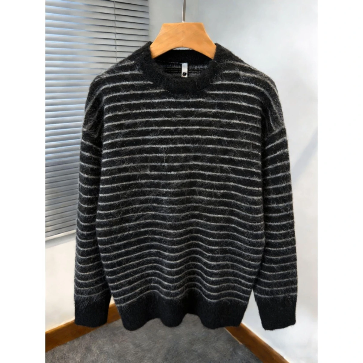 Мягкий уютный свитер с круглым вырезом в полоску, осенне-весенний, винтажный, в стиле лоу-фай, с цветовыми блоками, вязаный, для мужчин и женщин, повседневный, в американском стиле
Мягкий уютный свитер с круглым вырезом в полоску, осенне-весенний, винтажный, в стиле лоу-фай, с цветовыми блоками, вязаный, для мужчин и женщин, повседневный, в американском стиле