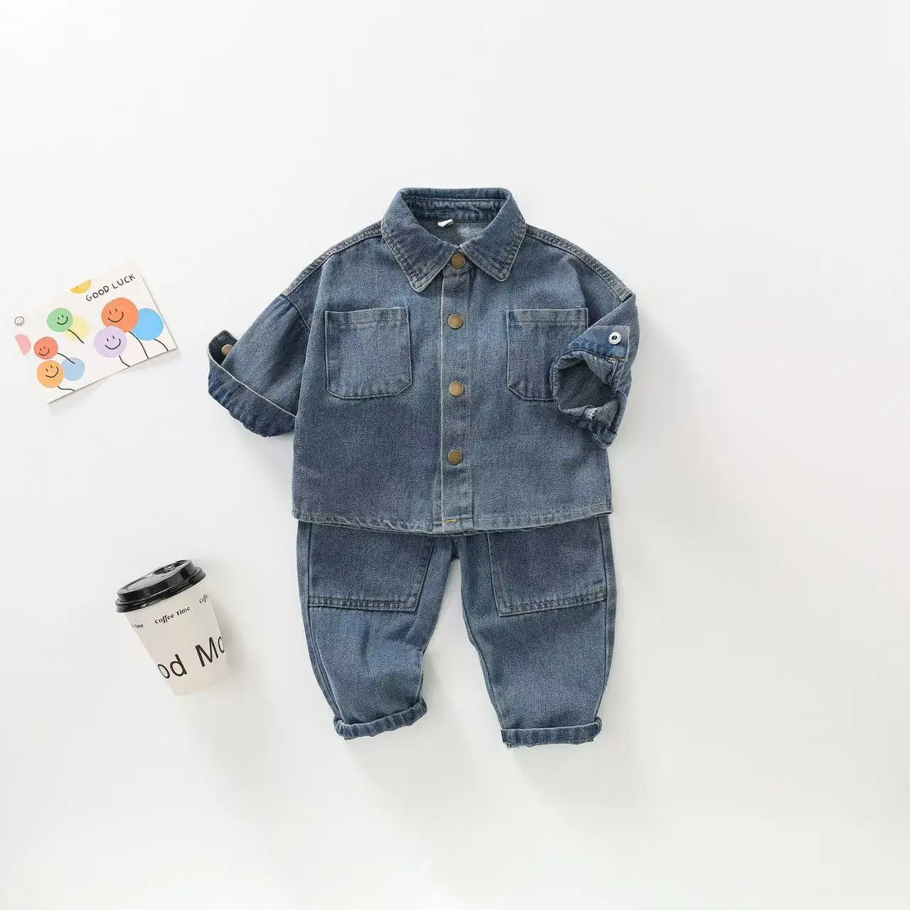 Children's Spring and Autumn Set 2025 New Korean Edition Boys Cowboy Shirt Children's Retro Flip Collar Big Pocket Two Piece Set
Children's Spring and Autumn Set 2025 New Korean Edition Boys Cowboy Shirt Children's Retro Flip Collar Big Pocket Two Piece Set