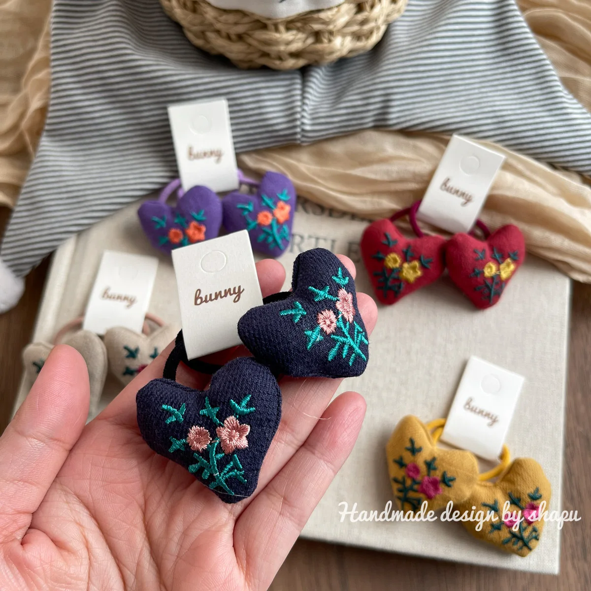 Милые резинки для волос с вышивкой в виде лесных животных и сердечек для девочек, высокоэластичные, конфетных цветов, для хвостиков и пучков, для малышей
Милые резинки для волос с вышивкой в виде лесных животных и сердечек для девочек, высокоэластичные, конфетных цветов, для хвостиков и пучков, для малышей