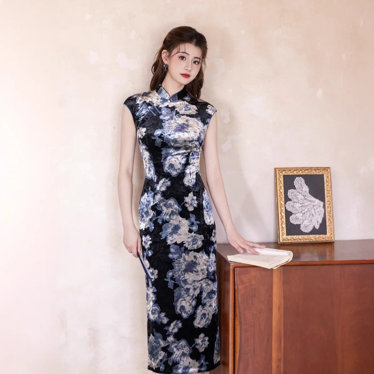 Autumn New Qipao 2025 Sleeveless Velvet Young Elegant Fashion New Chinese Style Improved Women's Clothing Qipao Dress
Autumn New Qipao 2025 Sleeveless Velvet Young Elegant Fashion New Chinese Style Improved Women's Clothing Qipao Dress