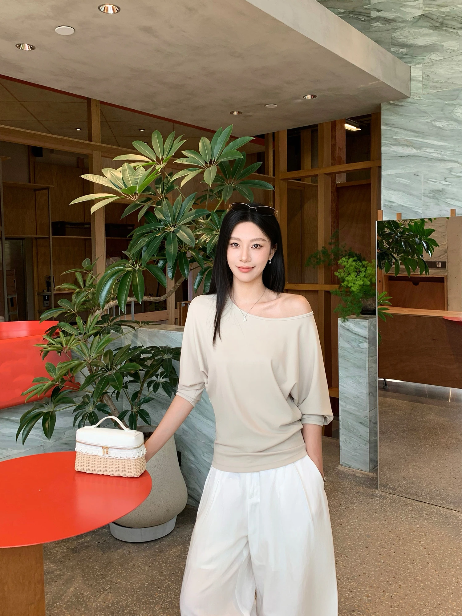 Pusumede Women's Casual Style T-shirt Mid-Sleeve Asymmetrical Shoulder Loose Batwing Sleeve Comfortable Cotton Blend Top
Pusumede Women's Casual Style T-shirt Mid-Sleeve Asymmetrical Shoulder Loose Batwing Sleeve Comfortable Cotton Blend Top