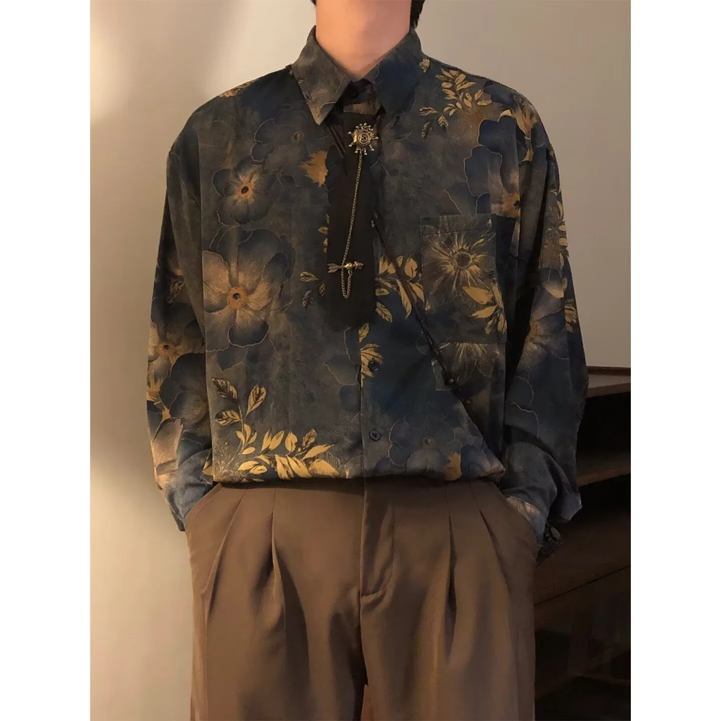 Summer New y Retro ort Sve Floral irt ex Casual Loose American High-End Feeling irt Men's Casual irt
Summer New y Retro ort Sve Floral irt ex Casual Loose American High-End Feeling irt Men's Casual irt
