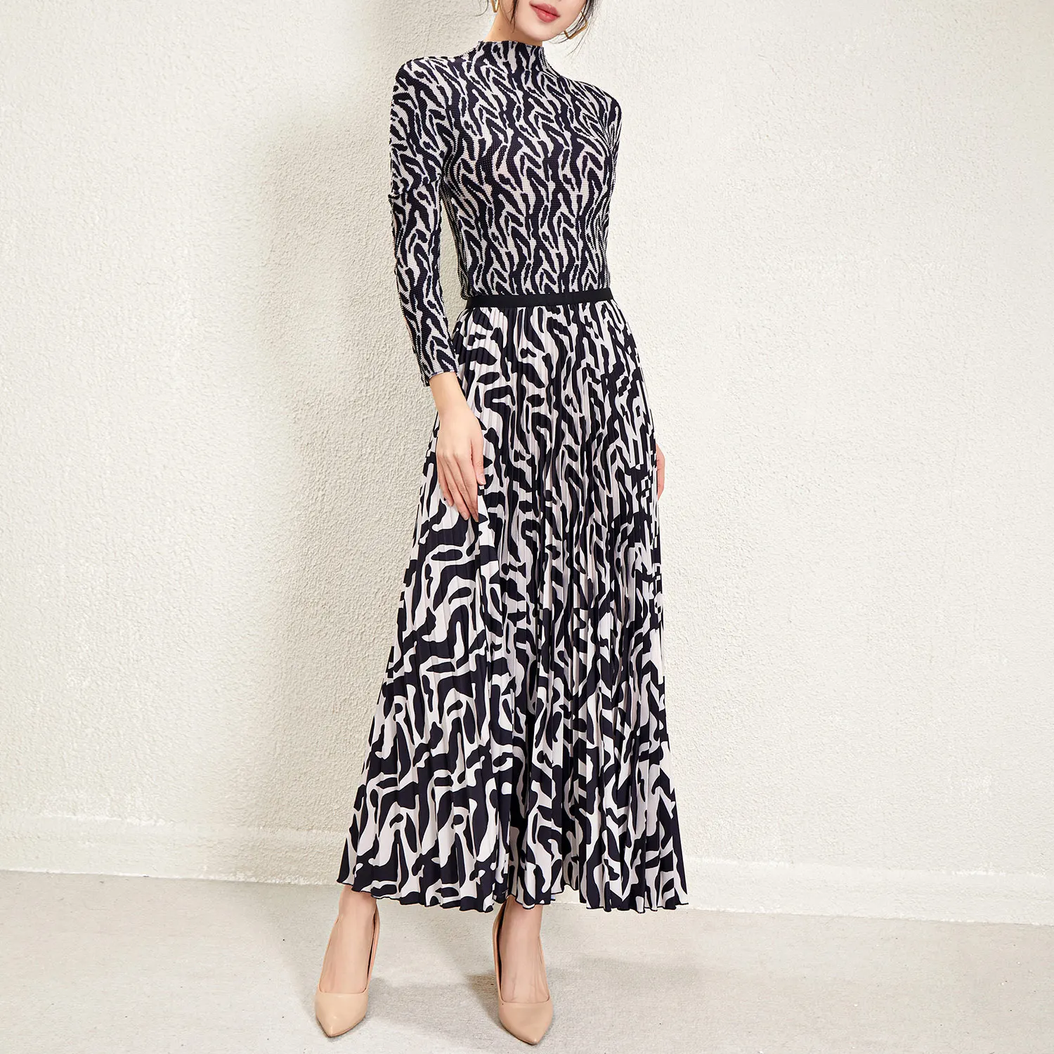Wholesale 2025 High Quality Pleated Suit Elastic Printed Long Sleeve Top and Printed Long Pleated Skirt Two Piece Set
Wholesale 2025 High Quality Pleated Suit Elastic Printed Long Sleeve Top and Printed Long Pleated Skirt Two Piece Set
