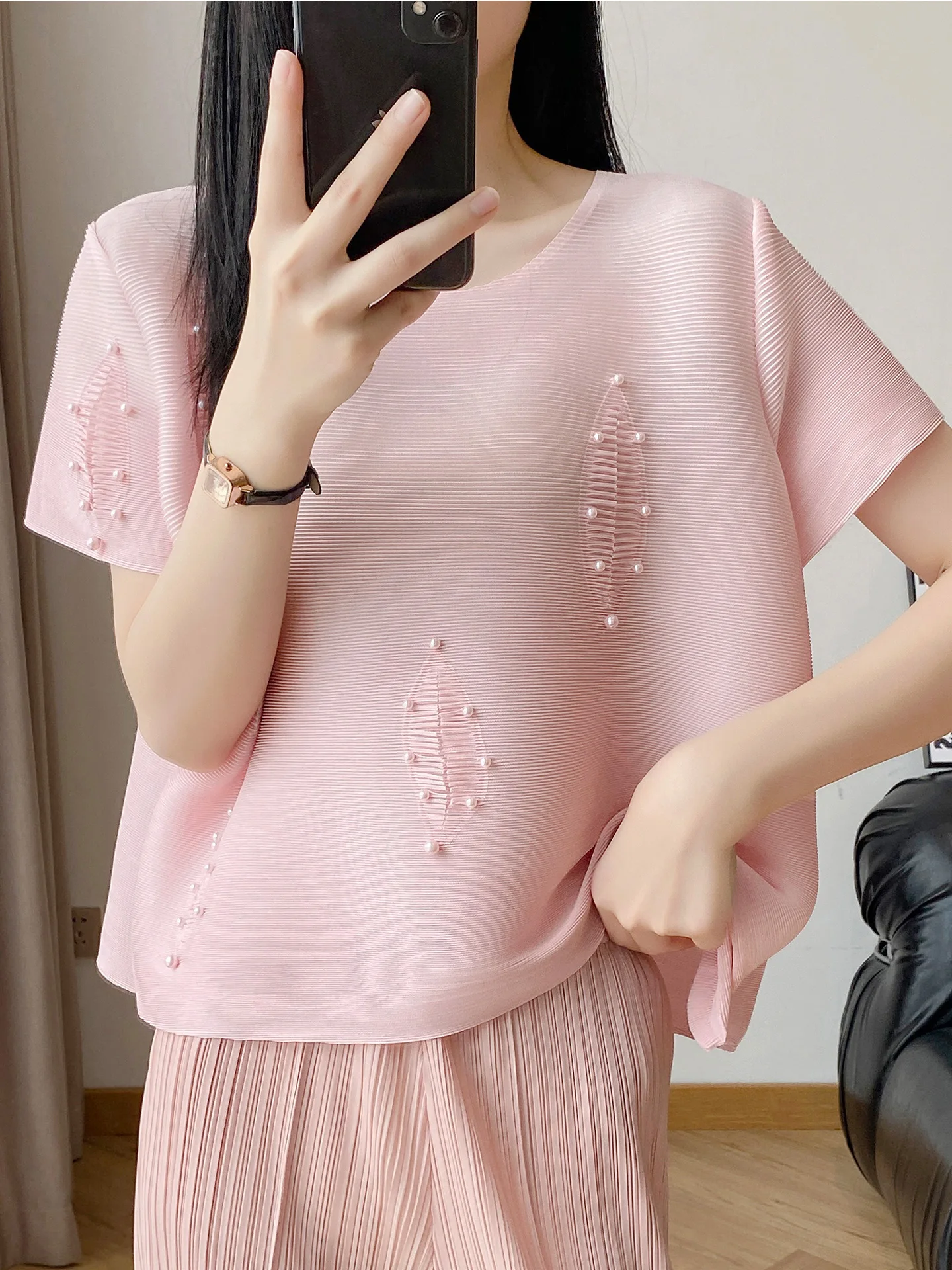 Summer New Loose Pearl Short Sleeve T-Shirt Women's Pink Pleated Top Flattering Hemline Comfortable Polyester Fiber
Summer New Loose Pearl Short Sleeve T-Shirt Women's Pink Pleated Top Flattering Hemline Comfortable Polyester Fiber