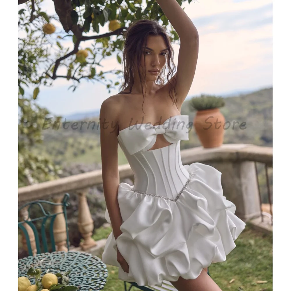 White Strapless Satin Mini Wedding Dress 2026 Luxury Big Bow Ruffle Puff Skirt Simple Bridal Gown
White Strapless Satin Mini Wedding Dress 2026 Luxury Big Bow Ruffle Puff Skirt Simple Bridal Gown