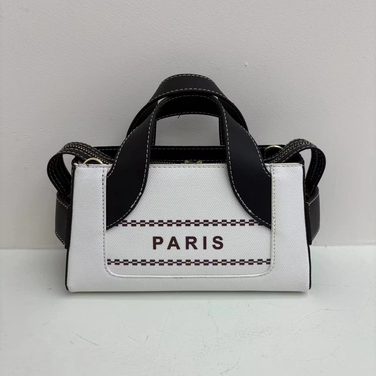 Famous Designer Popular Classic Women's Messenger Bag Leather, Crossbody Shoulder Handbag Elegant and Lightweight for Travel
Famous Designer Popular Classic Women's Messenger Bag Leather, Crossbody Shoulder Handbag Elegant and Lightweight for Travel