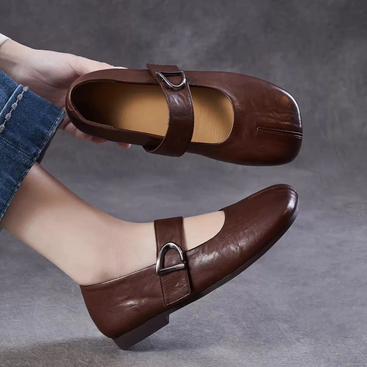 Retro Genuine Leather Soft Bottom Single Shoes Women's New Mary Jane Shoes Fashionable Flat Heel Comfortable Spring Summer Fo...
Retro Genuine Leather Soft Bottom Single Shoes Women's New Mary Jane Shoes Fashionable Flat Heel Comfortable Spring Summer Fo...