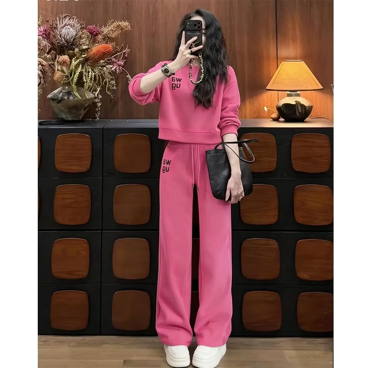 Spring 2026 Women's Sportswear Set Simple round Neck Hoodie Straight Leg Pants Two Piece Set Pinkish Red Casual Style
Spring 2026 Women's Sportswear Set Simple round Neck Hoodie Straight Leg Pants Two Piece Set Pinkish Red Casual Style