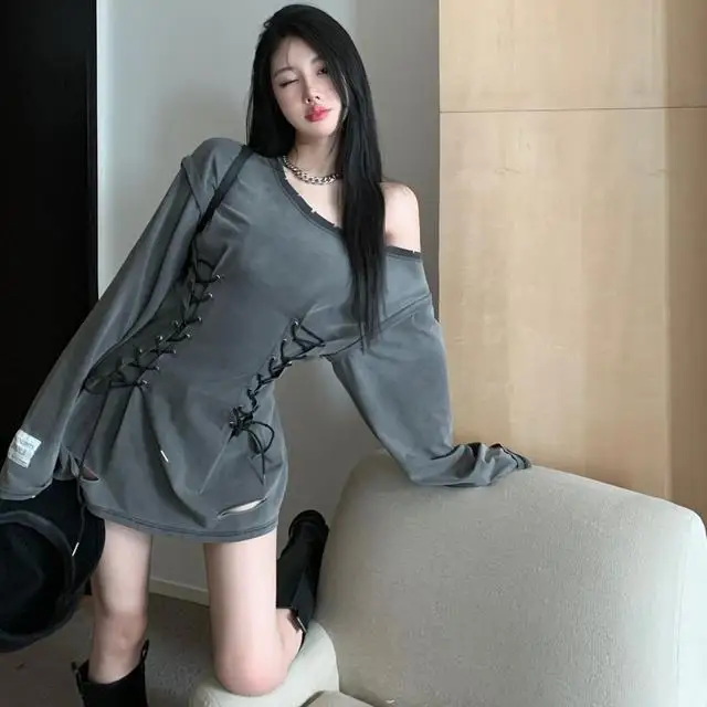 T-Shirt Women'S Long-Sleeved Autumn Korean Version Pure Slanted Collar Off-Shoulder Lace-Up Design Mid-Length Solid Color Top
T-Shirt Women'S Long-Sleeved Autumn Korean Version Pure Slanted Collar Off-Shoulder Lace-Up Design Mid-Length Solid Color Top