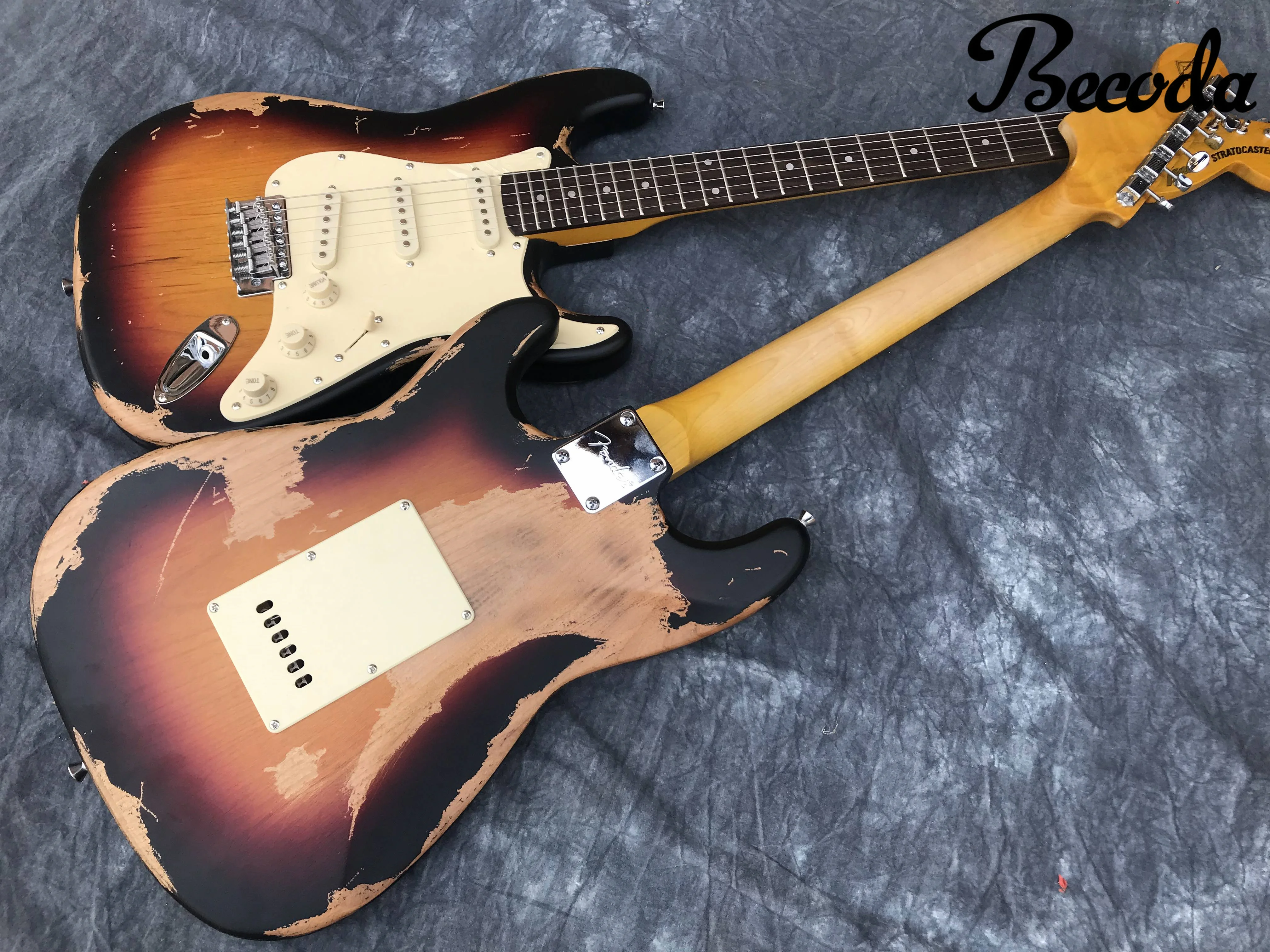China electric guitar powers customs S T handmade make old guitar alder body Big head style Free shipping
China electric guitar powers customs S T handmade make old guitar alder body Big head style Free shipping