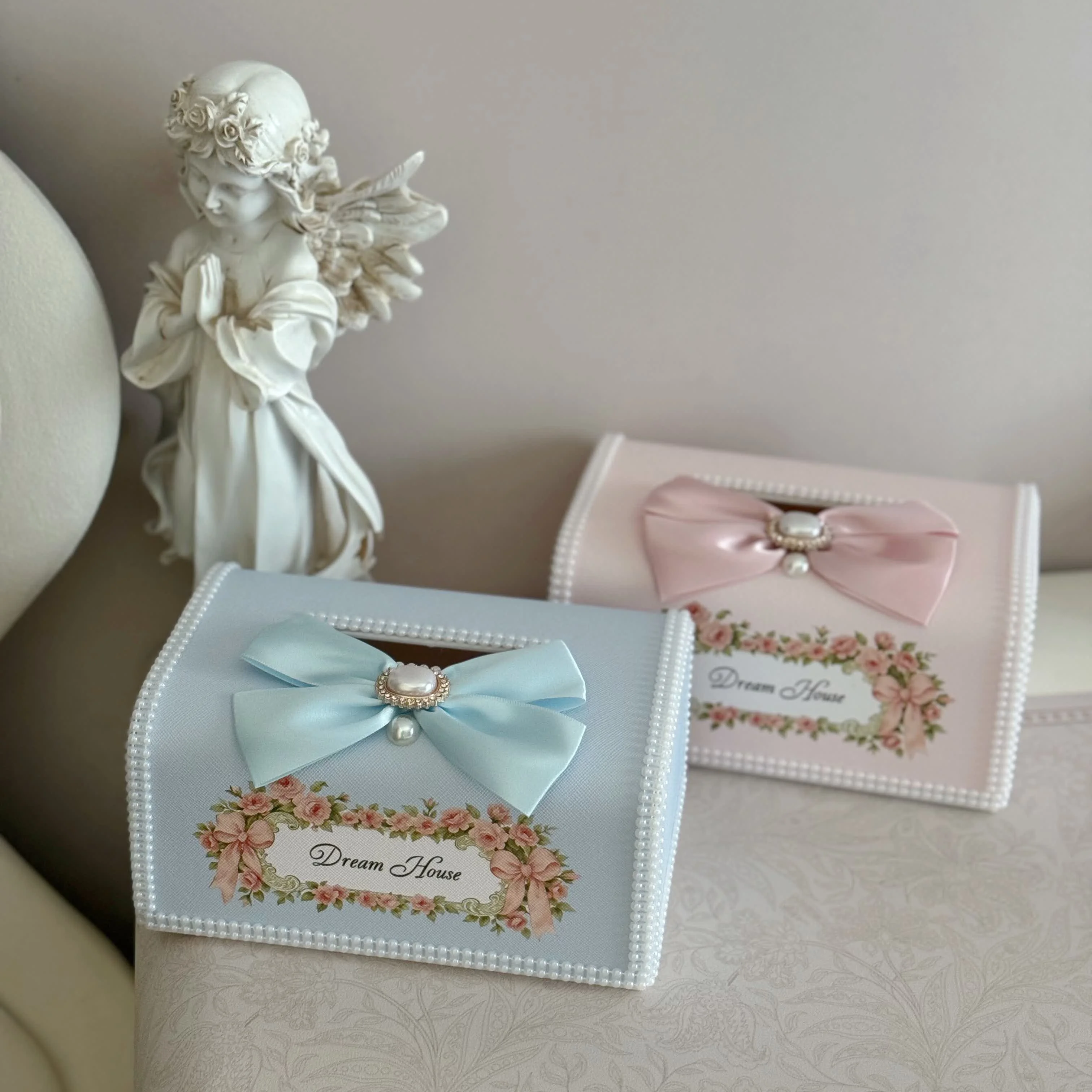 New Korean Minimalist Style Tissue Box Rose Pattern Tissue Box Creativity Elegant Pearl Bow Household Waterproof Storage Box
New Korean Minimalist Style Tissue Box Rose Pattern Tissue Box Creativity Elegant Pearl Bow Household Waterproof Storage Box