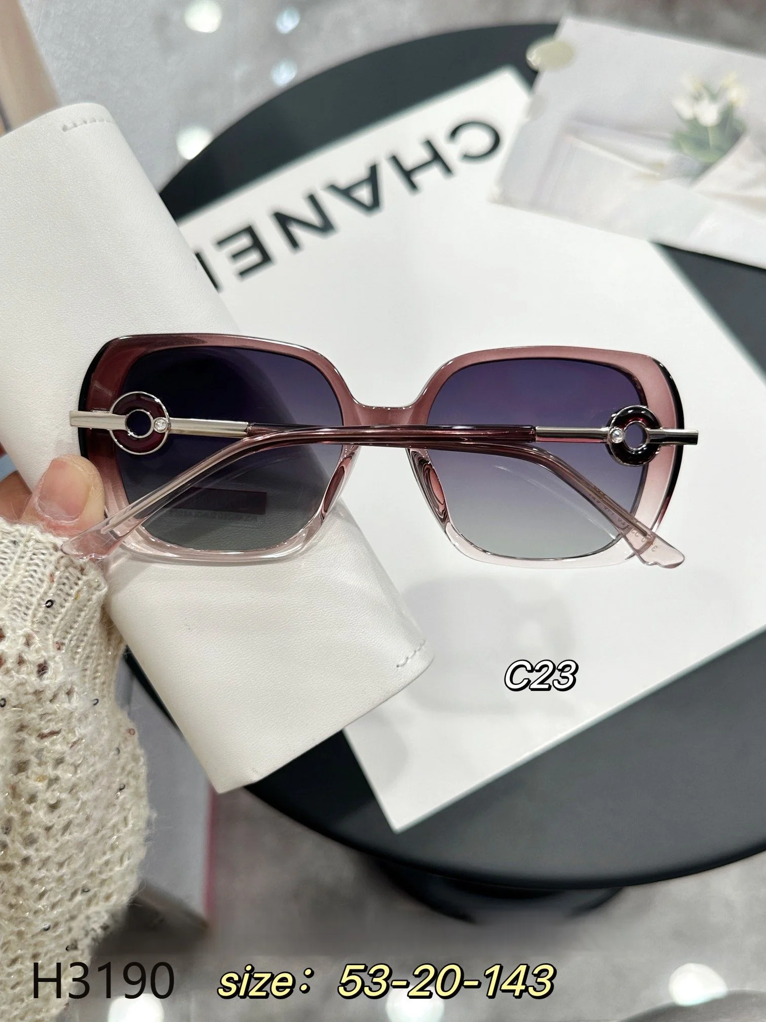 HAIVILL hot sale oversized square sunglasses for men women eyewear Anti-Glare eyewear UV400 mirror on the leg has a circle
HAIVILL hot sale oversized square sunglasses for men women eyewear Anti-Glare eyewear UV400 mirror on the leg has a circle