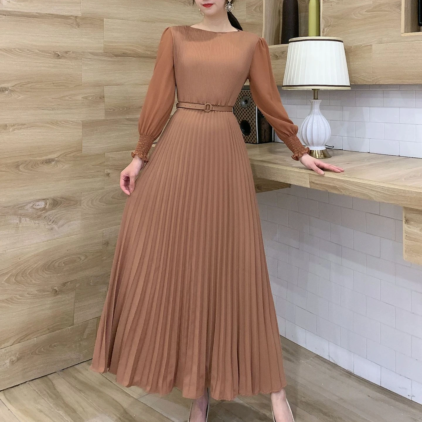 Women Slim Pleated Maxi Dress with Belt Streetwear Vintage dress Tie Front Dress Robe AM4643
Women Slim Pleated Maxi Dress with Belt Streetwear Vintage dress Tie Front Dress Robe AM4643