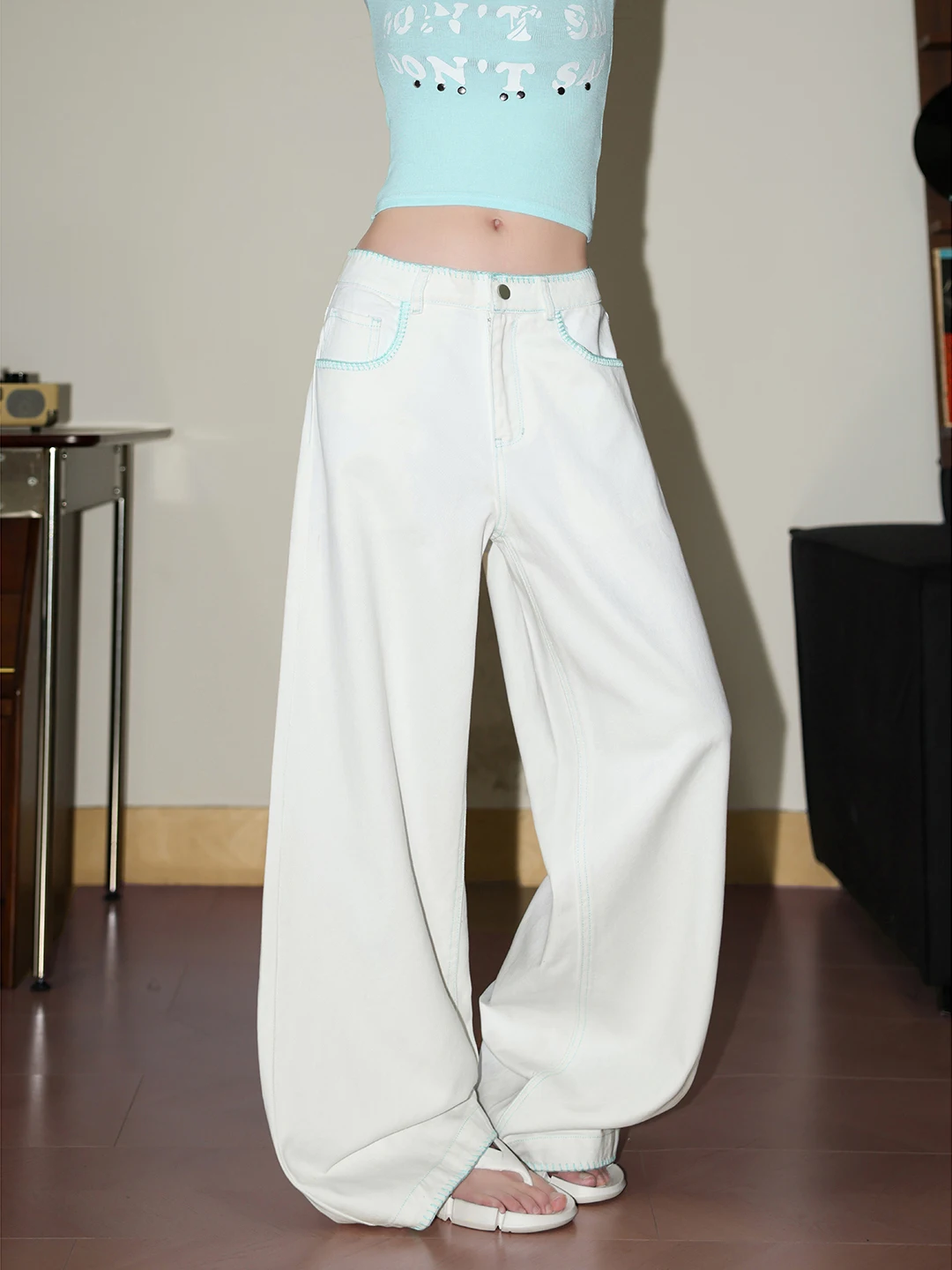 High Waist Wide Leg Cotton Denim Pants Women's Summer Slim Straight Knife Design Casual Long Trousers Comfortable Fit Jeans
High Waist Wide Leg Cotton Denim Pants Women's Summer Slim Straight Knife Design Casual Long Trousers Comfortable Fit Jeans