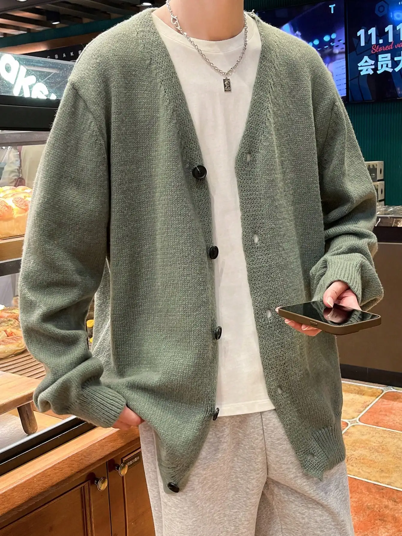 Men's Light Green Oversized Button-Front Knit Cardigan with Drop Shoulder
Men's Light Green Oversized Button-Front Knit Cardigan with Drop Shoulder